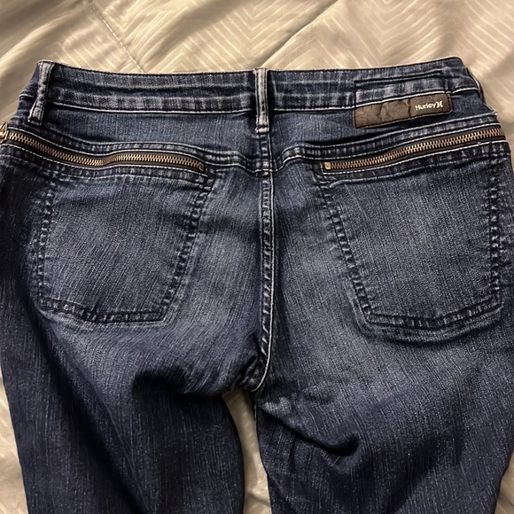 Hurley Jeans. Dark Denim Skinny Cut Leggings. Size 9 (runs small). Cute Zippers - Picture 2 of 3